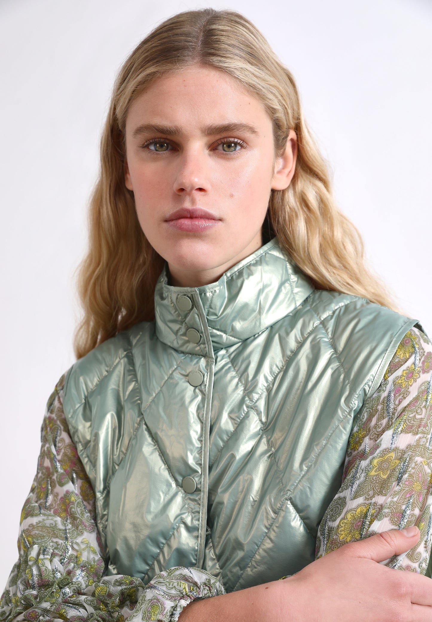 CHALECO ACOLCHADO BOLSILLOS