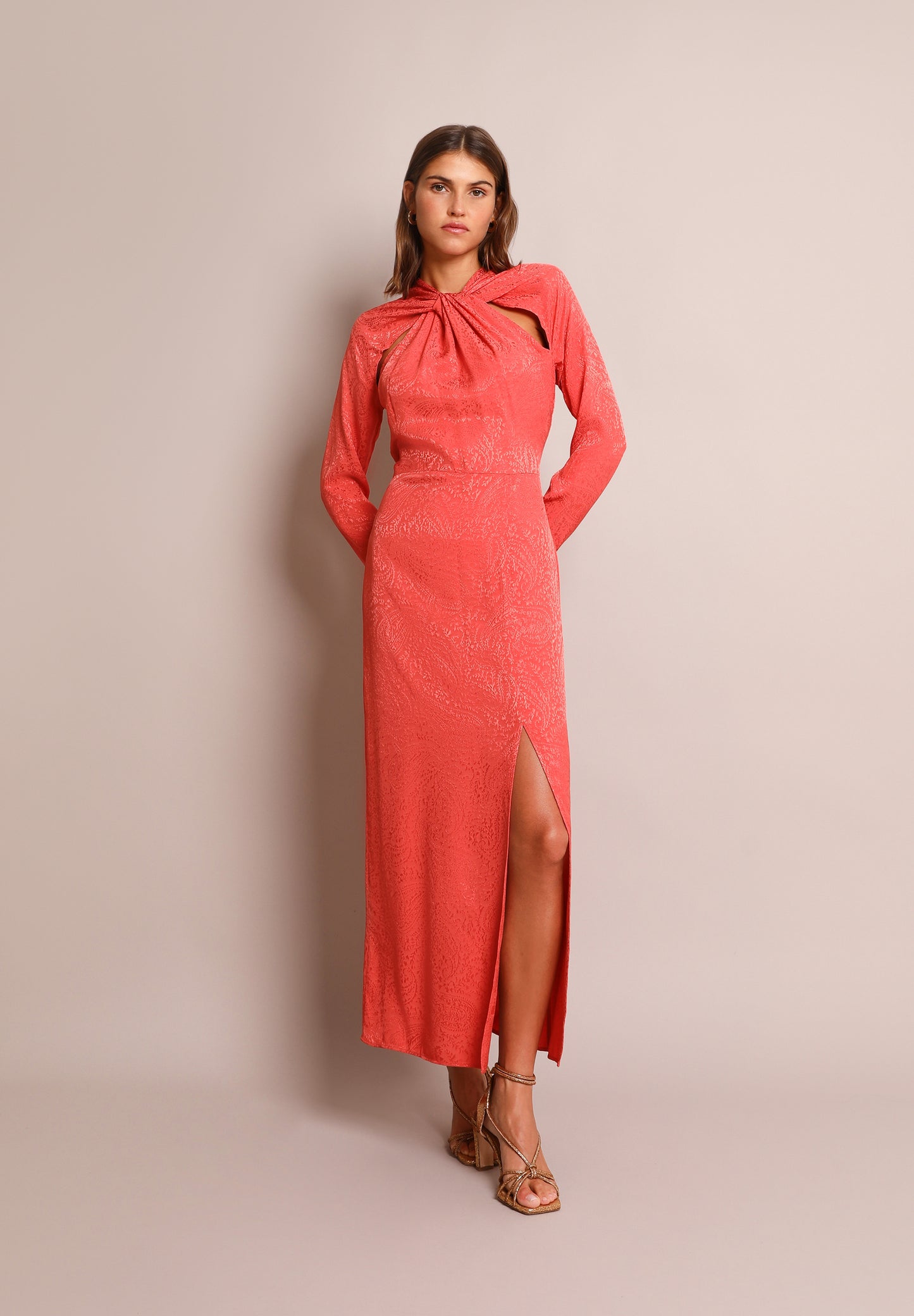 VESTIDO ESCOTE ABERTURAS