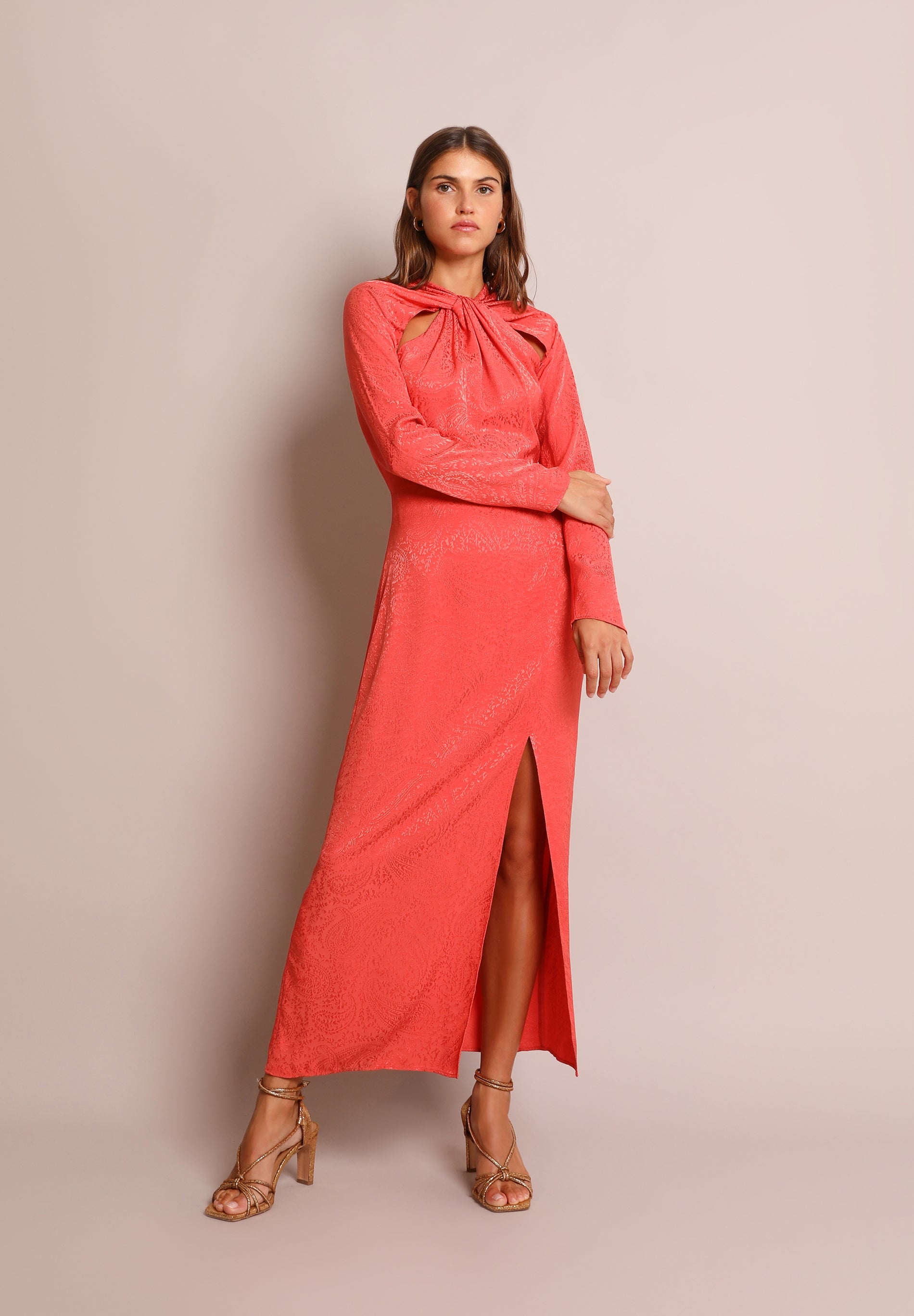 VESTIDO ESCOTE ABERTURAS