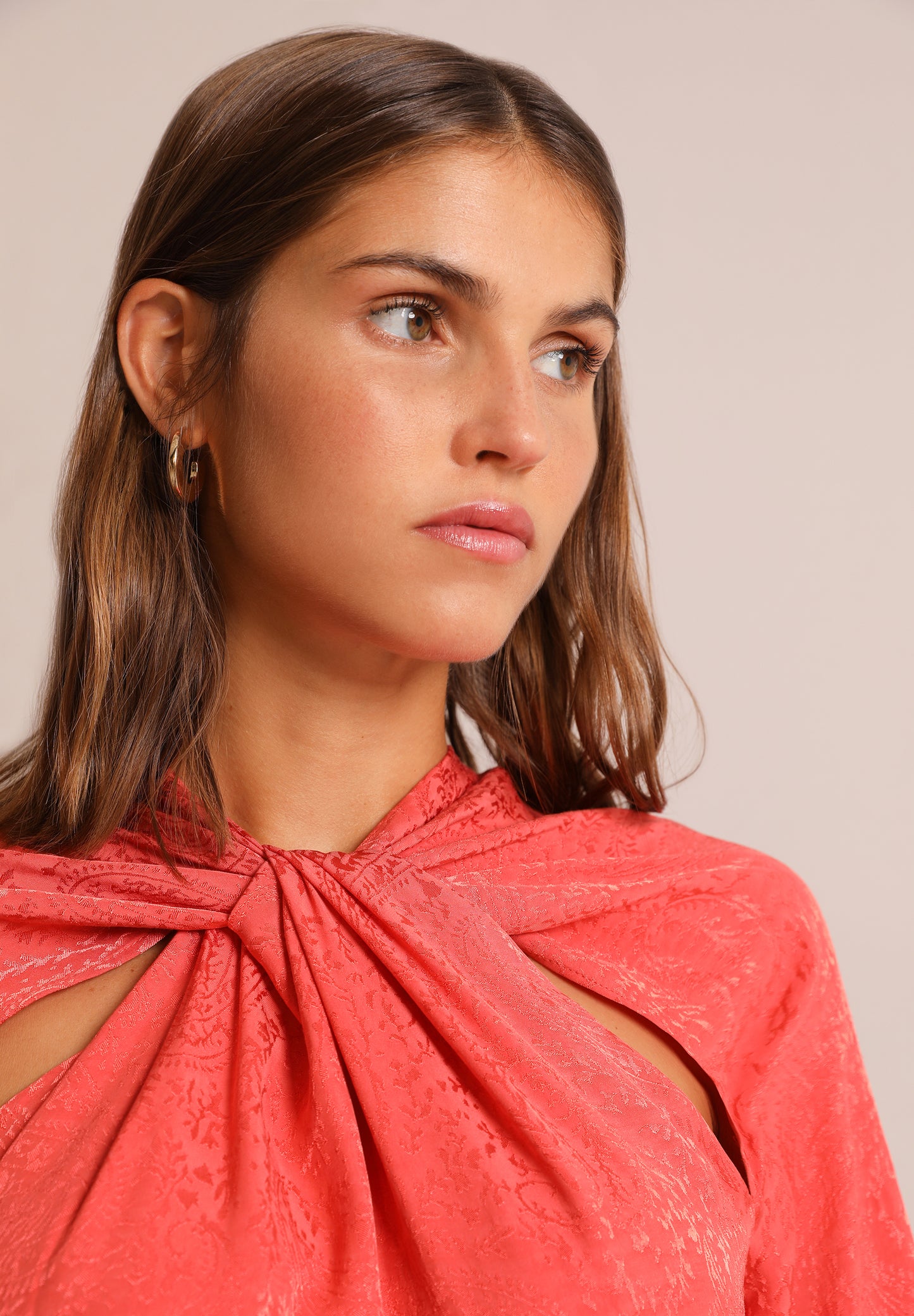 VESTIDO ESCOTE ABERTURAS