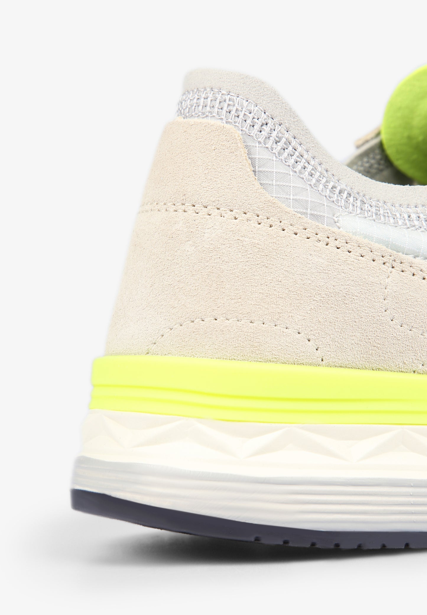 SNEAKERS CALAVERA DETALLES FLÚOR