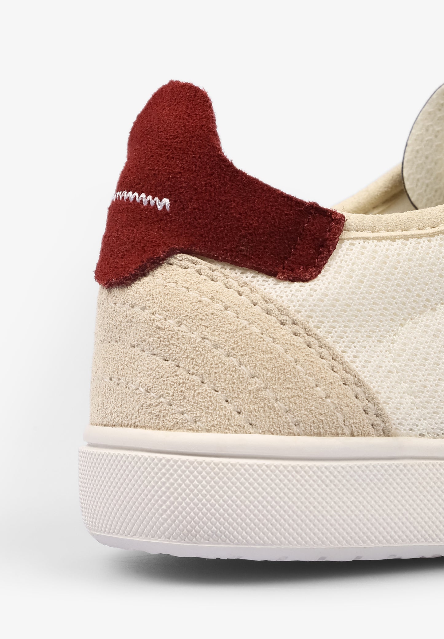 SNEAKERS BAJAS DETALLE TALÓN