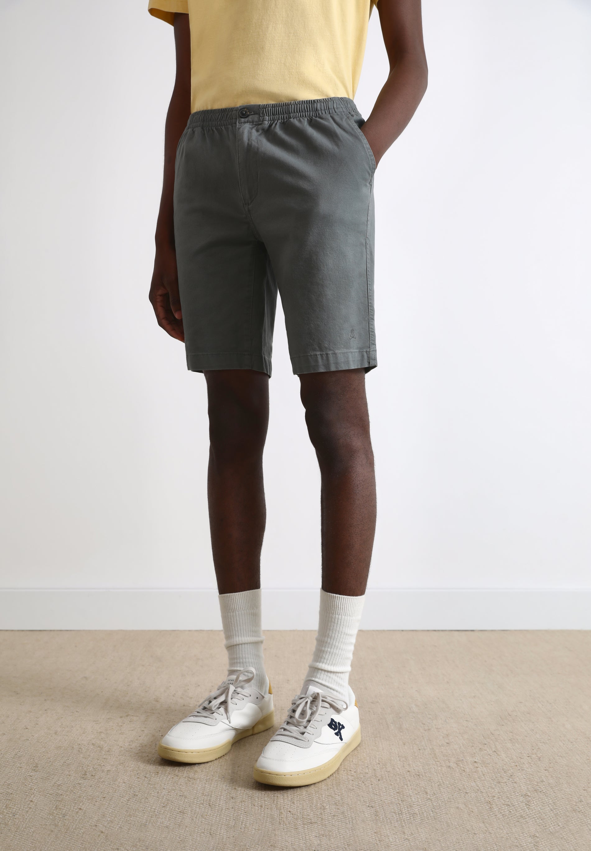 SNEAKERS DETALLE TALÓN