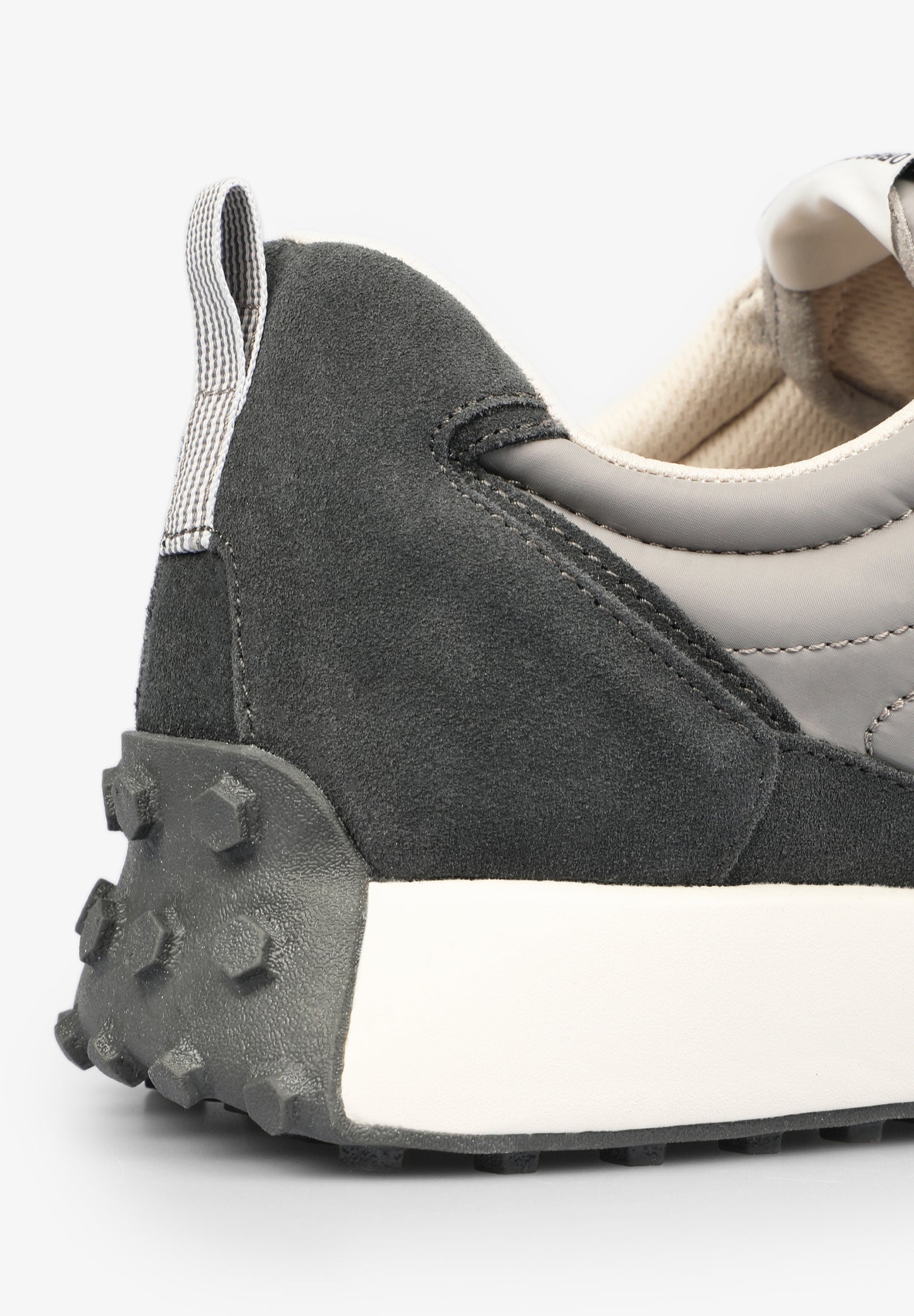 SNEAKERS SUELA DENTADA