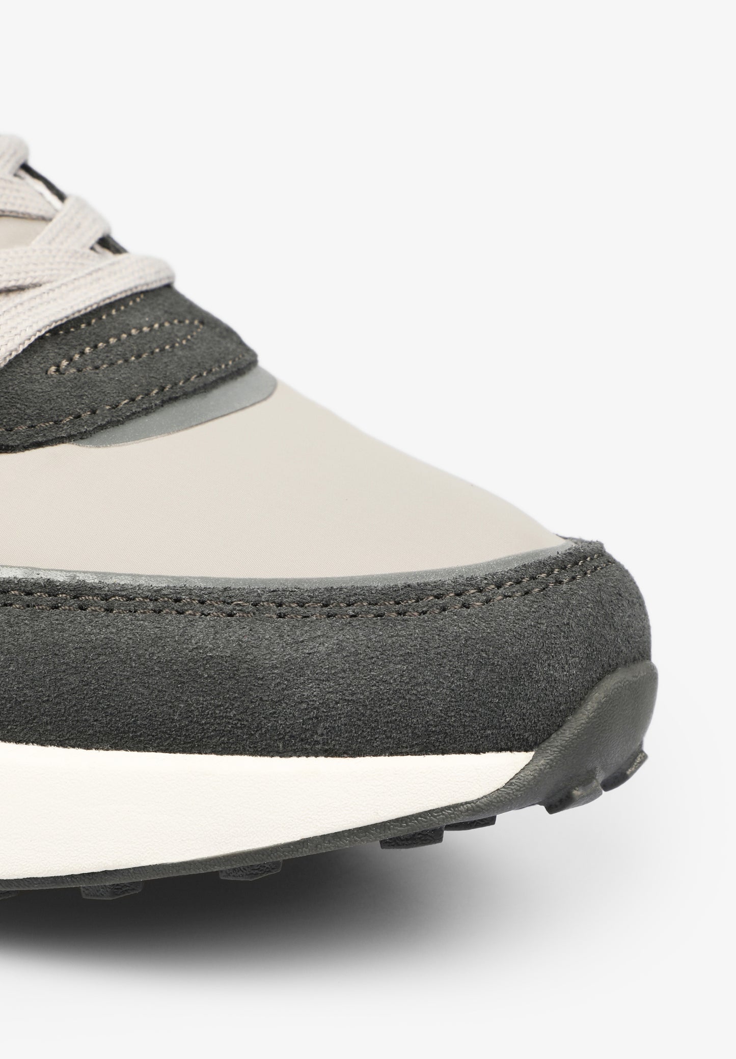 SNEAKERS SUELA DENTADA