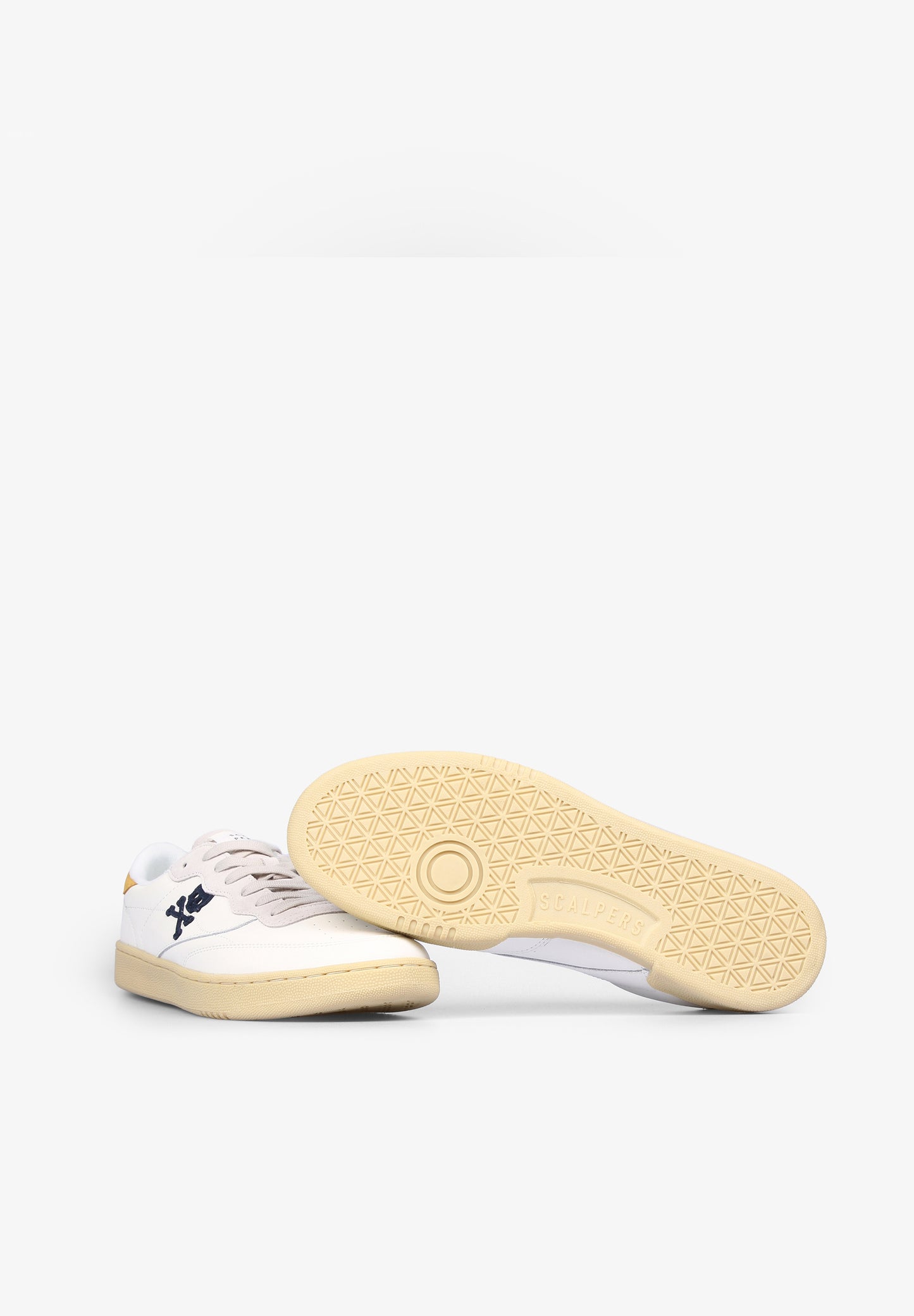 SNEAKERS DETALLE TALÓN