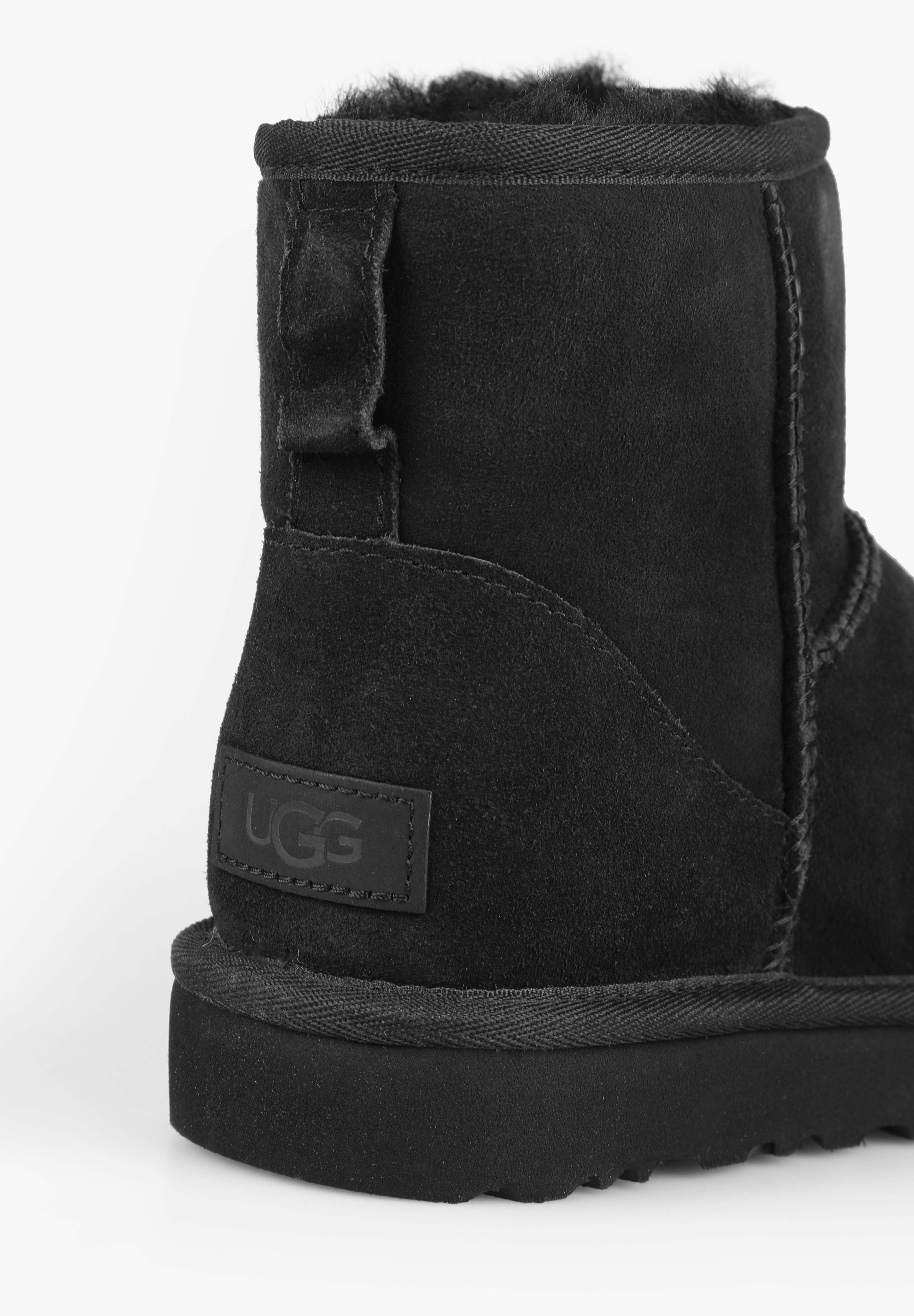 UGG | BOTAS CLASSIC MINI II - Scalpers