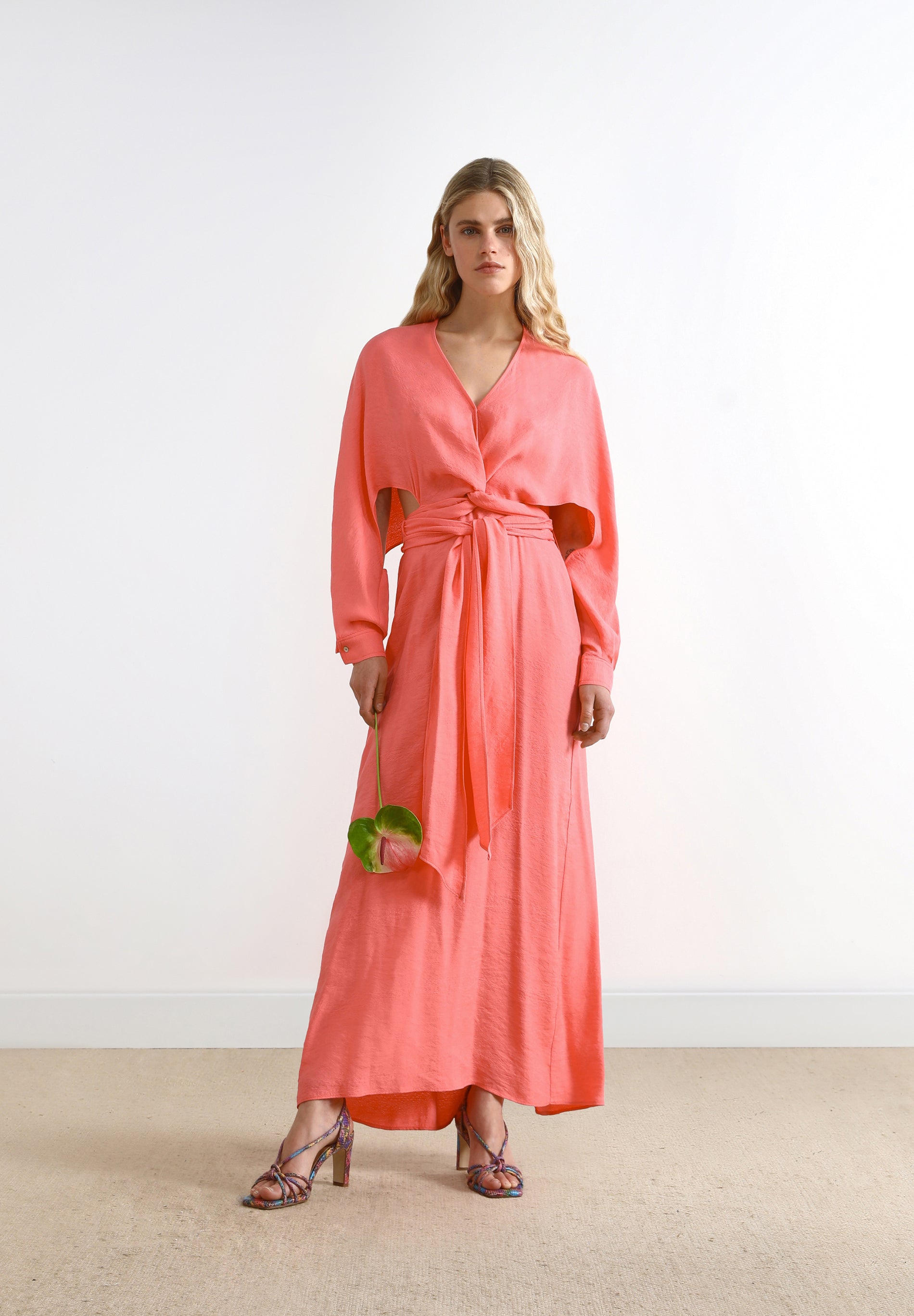 VESTIDO ABERTURAS LAZADA