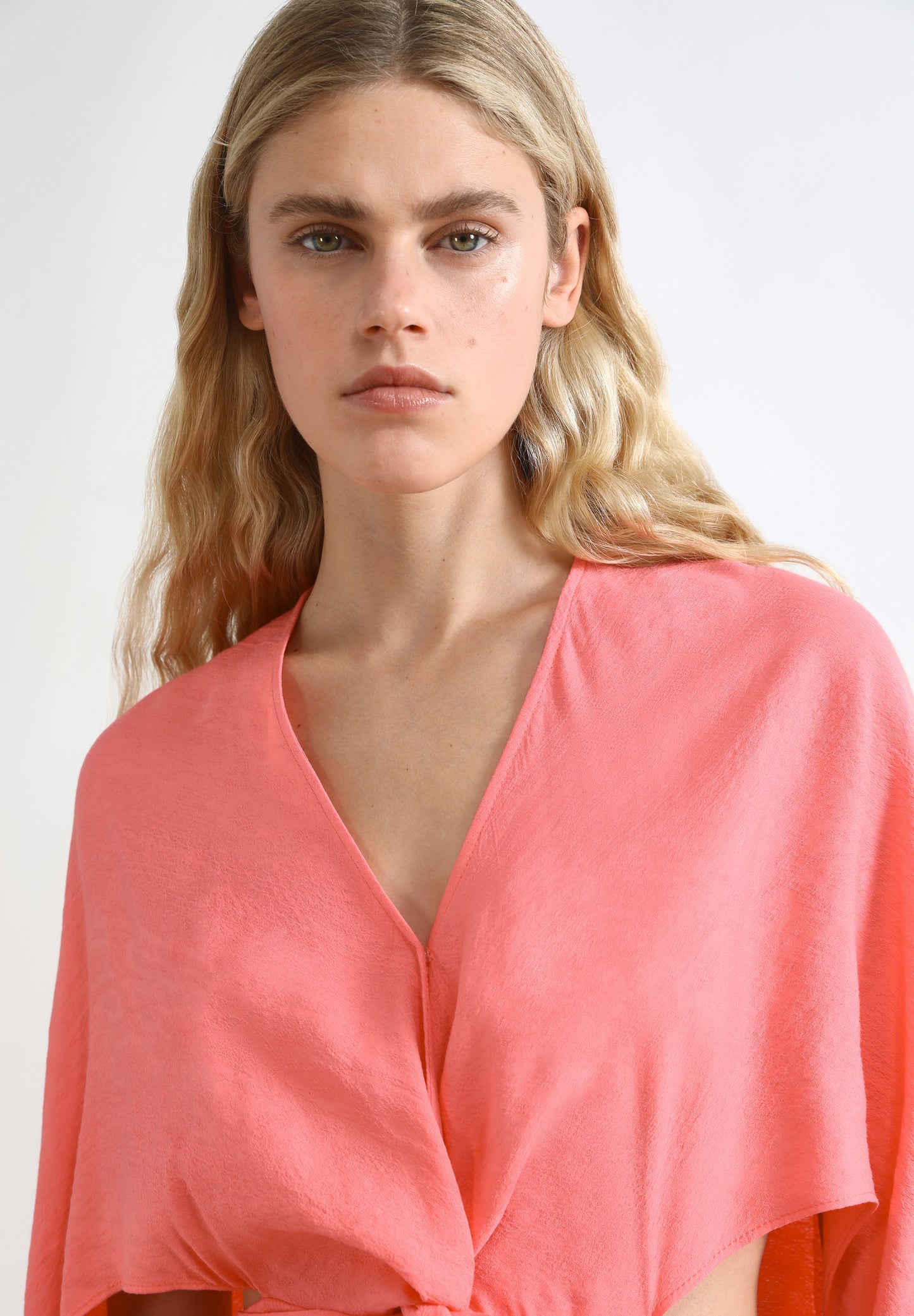 VESTIDO ABERTURAS LAZADA