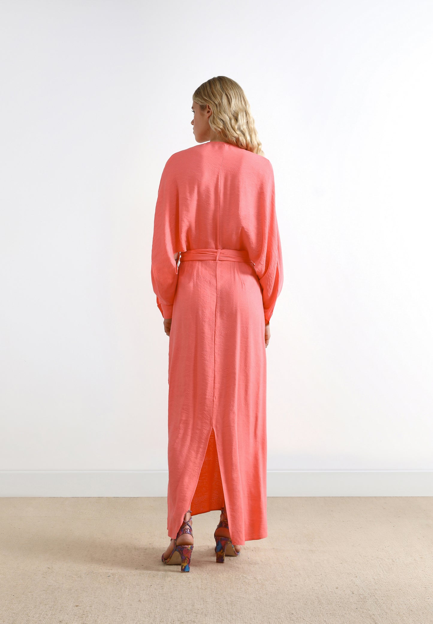 VESTIDO ABERTURAS LAZADA