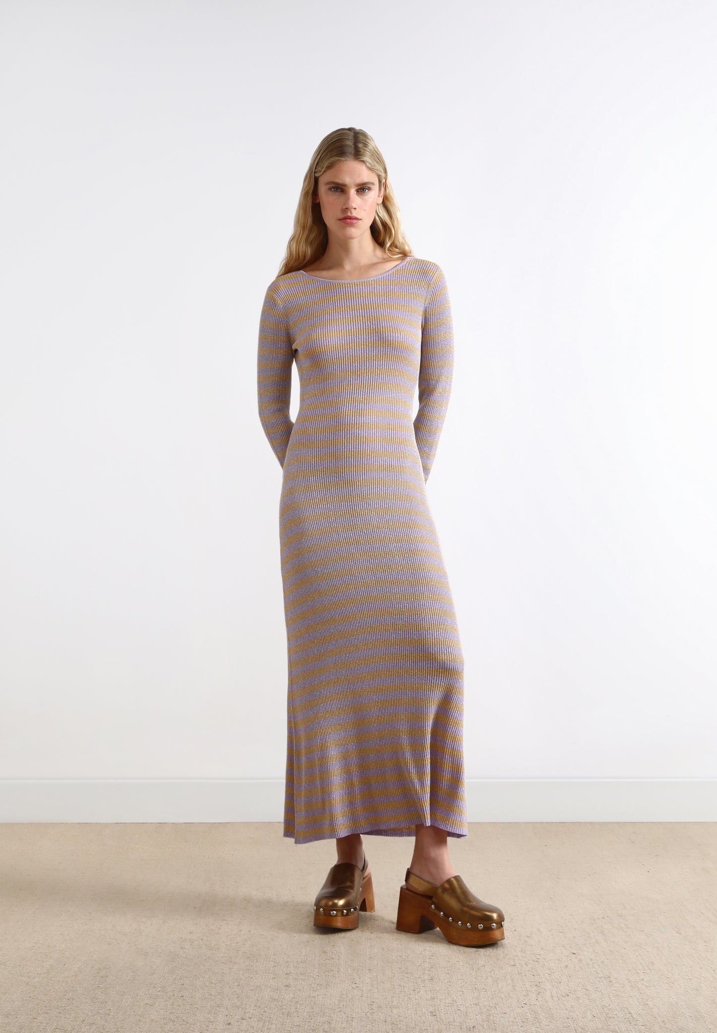 VESTIDO PUNTO ABERTURA TRASERA