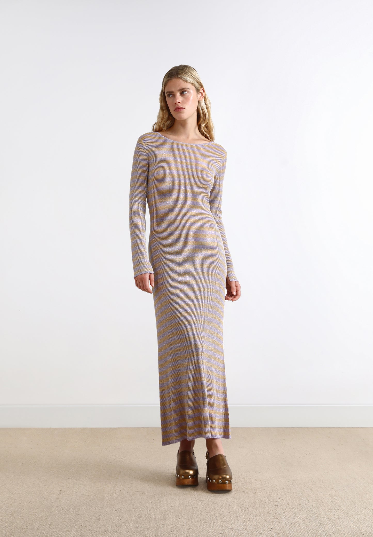 VESTIDO PUNTO ABERTURA TRASERA