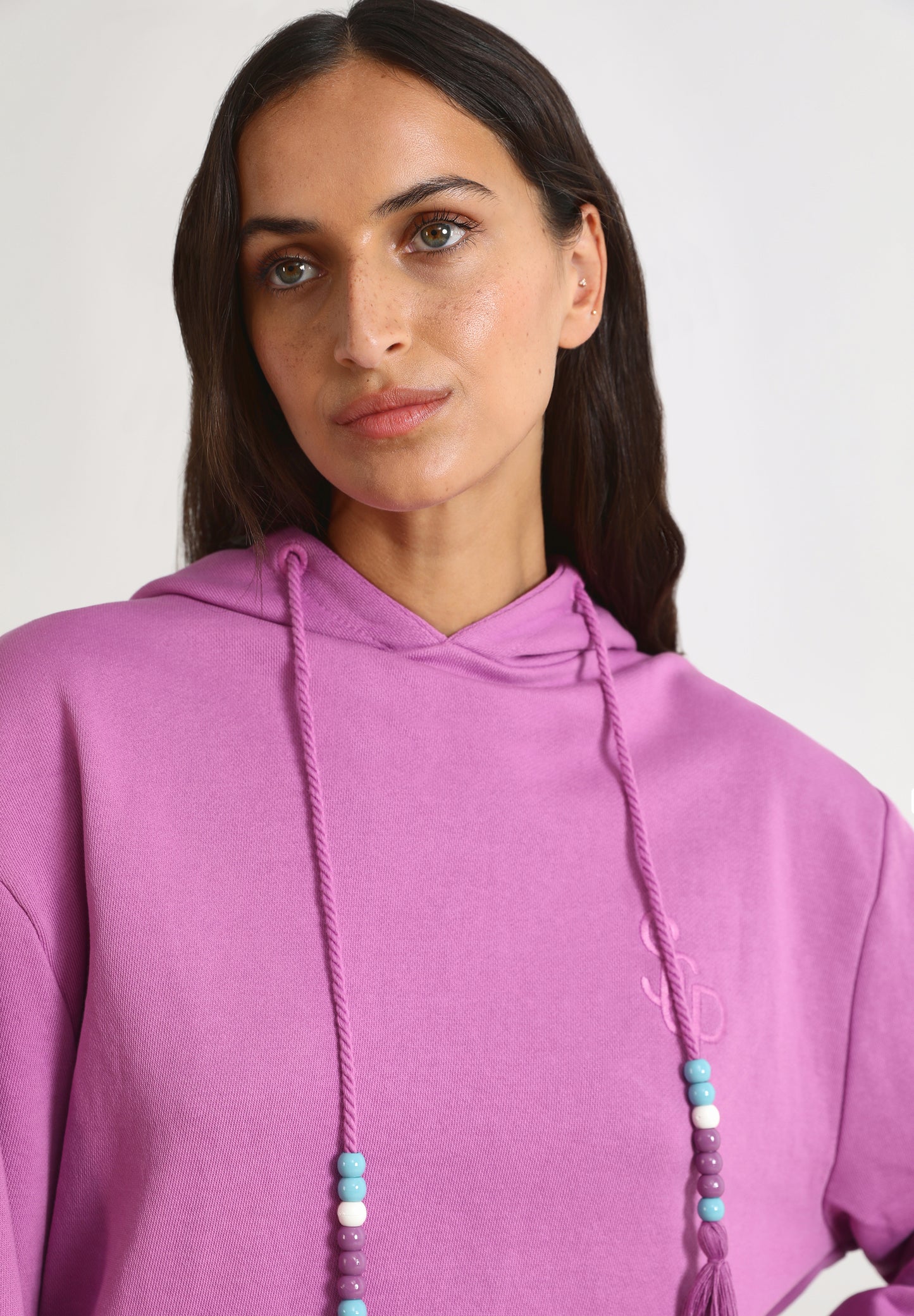 SUDADERA BORLAS CAPUCHA