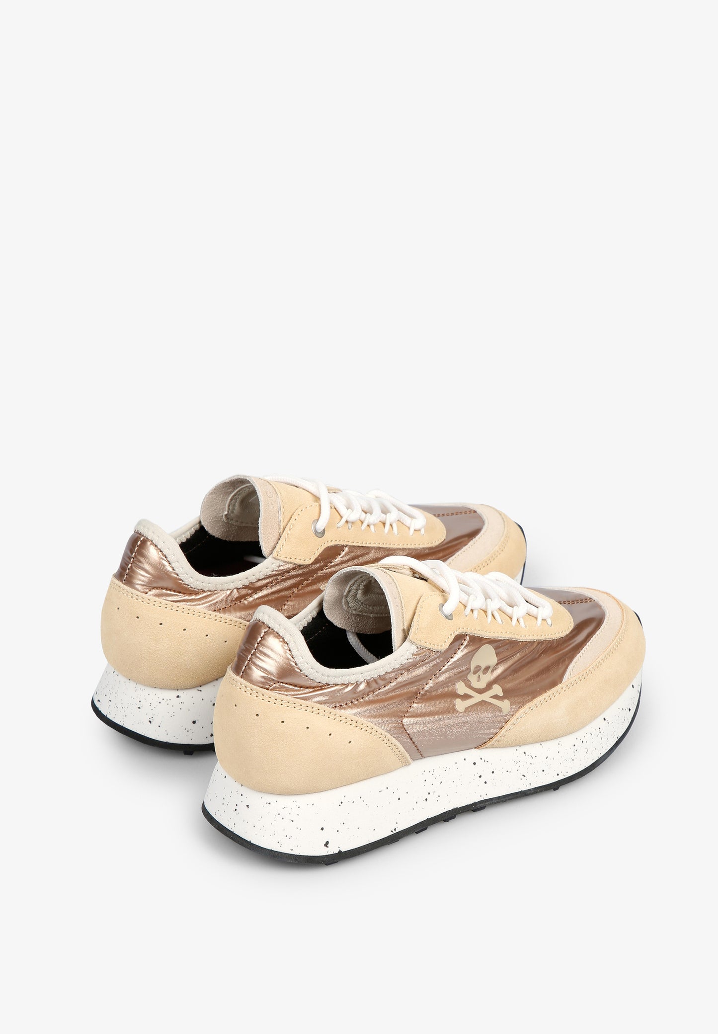 SNEAKERS METALIZADA SUELA MOTEADA