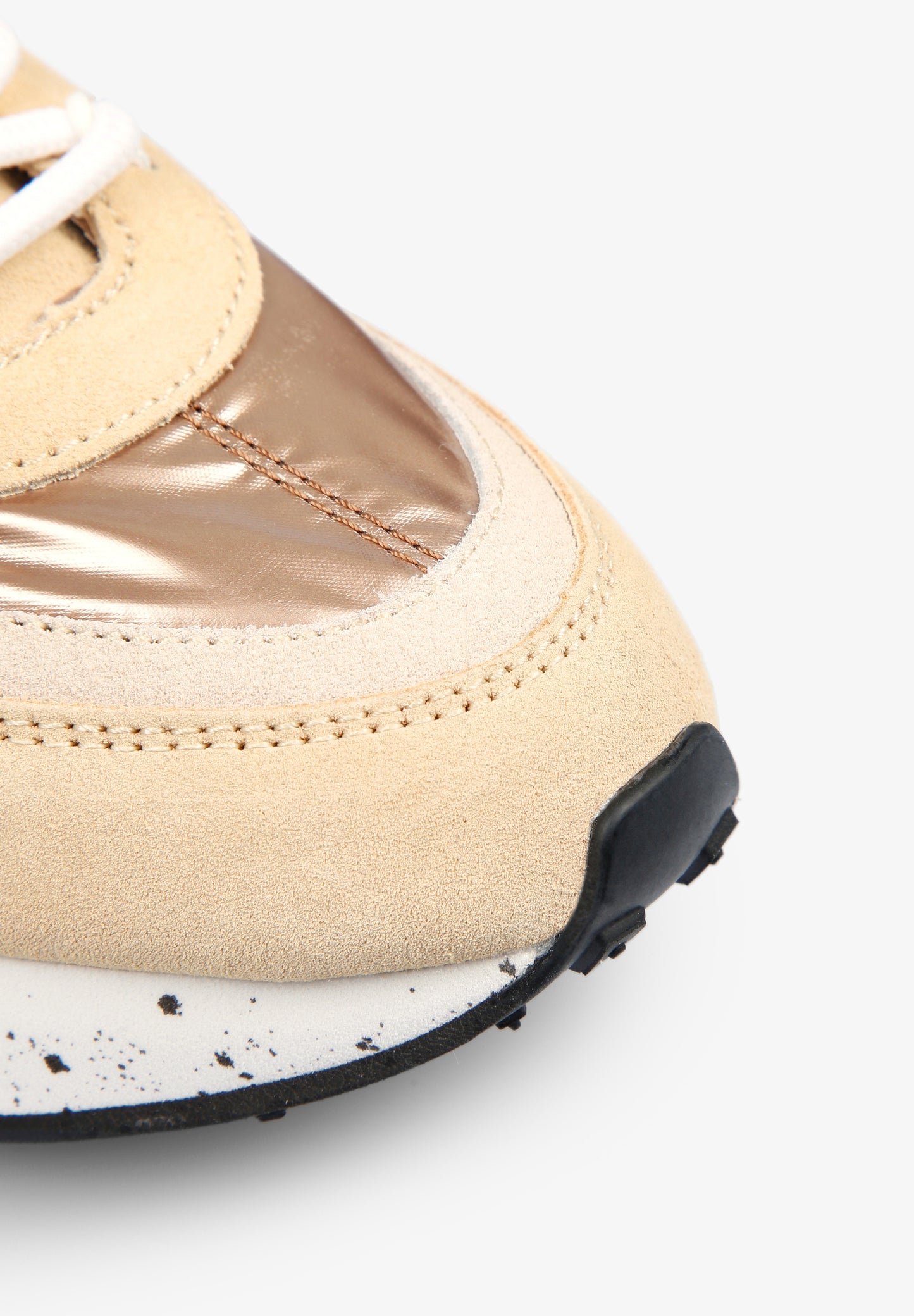 SNEAKERS METALIZADA SUELA MOTEADA