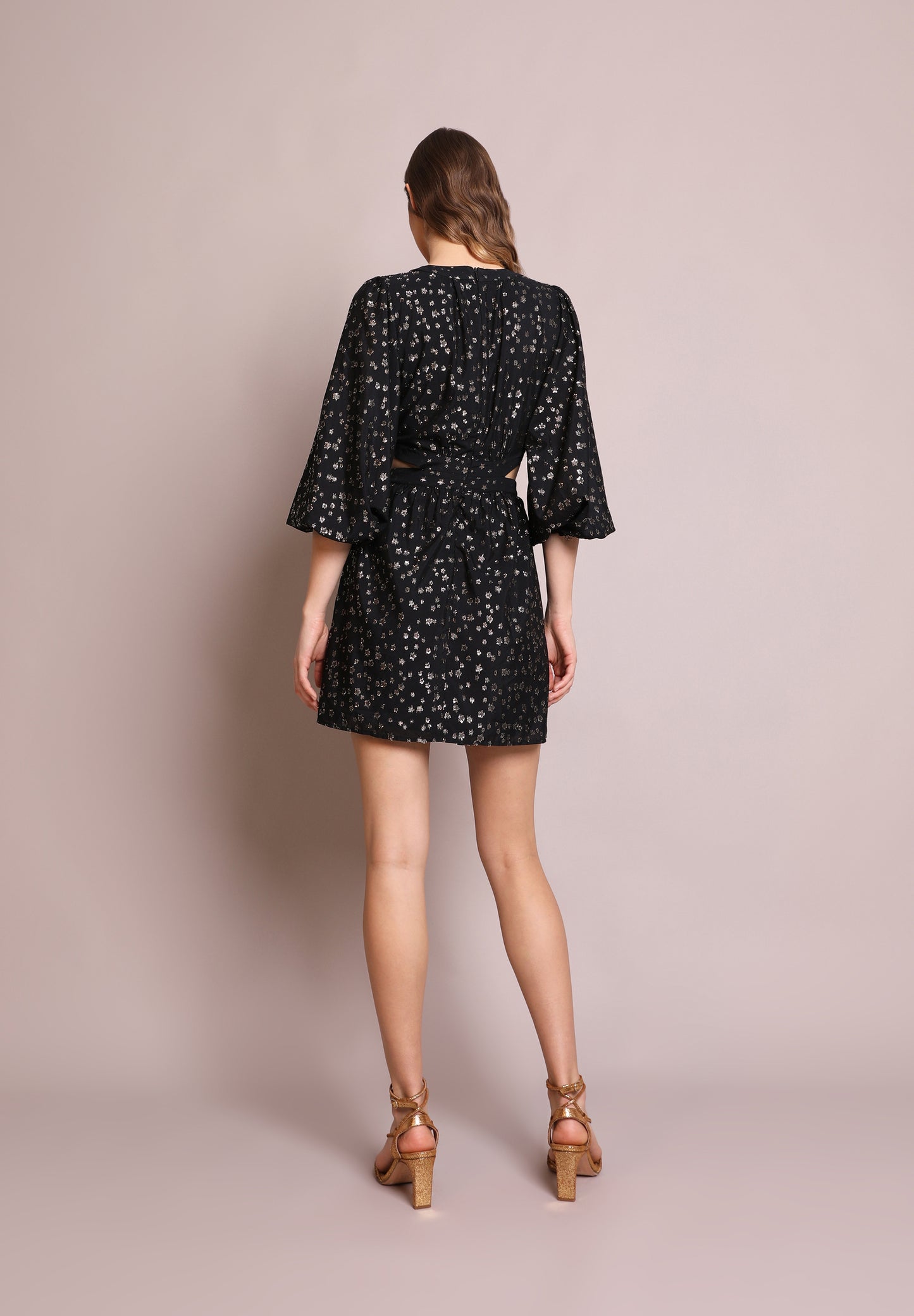 VESTIDO MINI CUT OUT ESTRELLAS