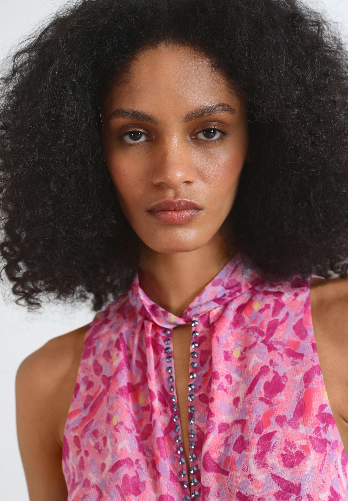 VESTIDO HALTER ABERTURA ESCOTE