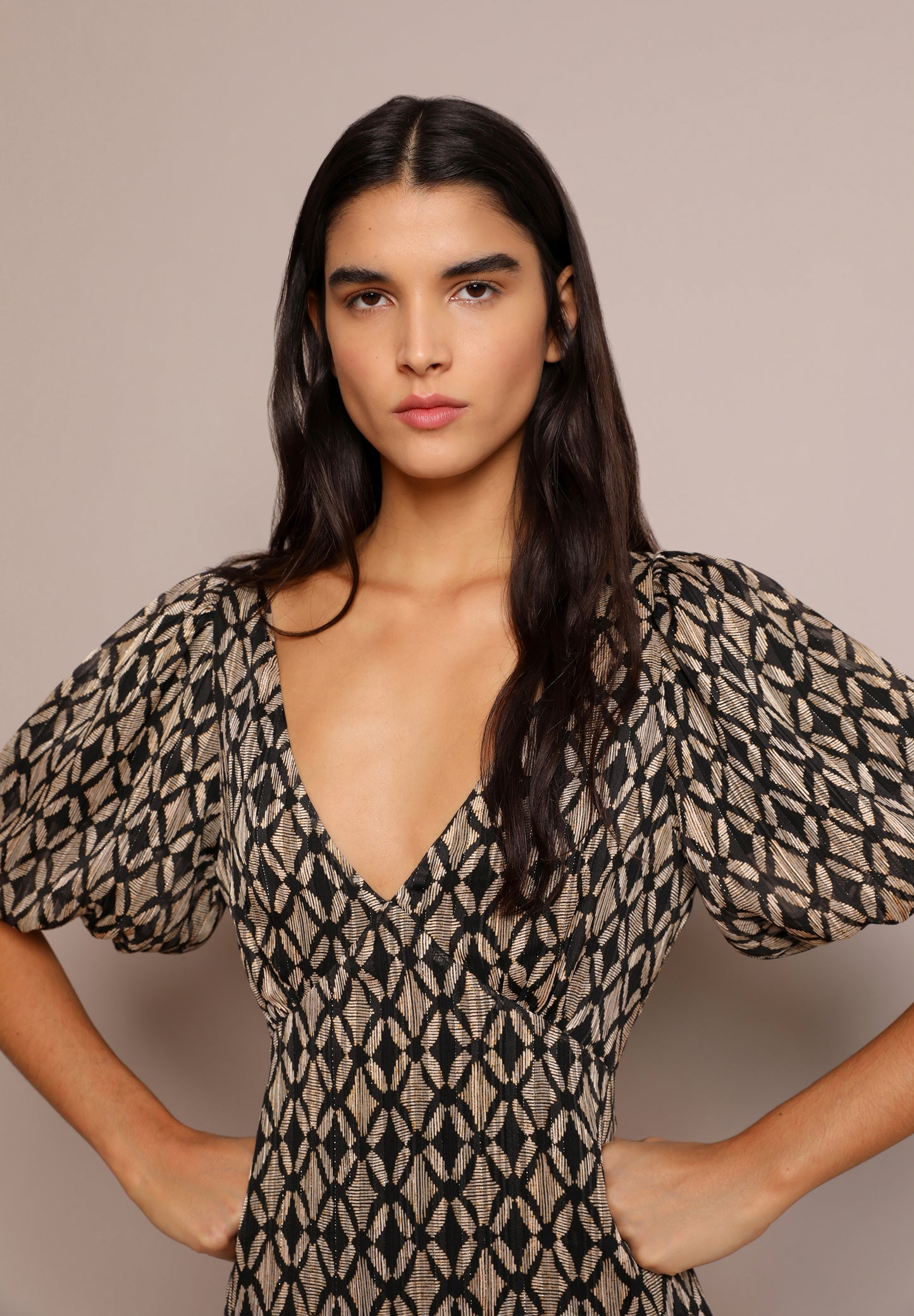 VESTIDO MIDI MANGA ABULLONADA