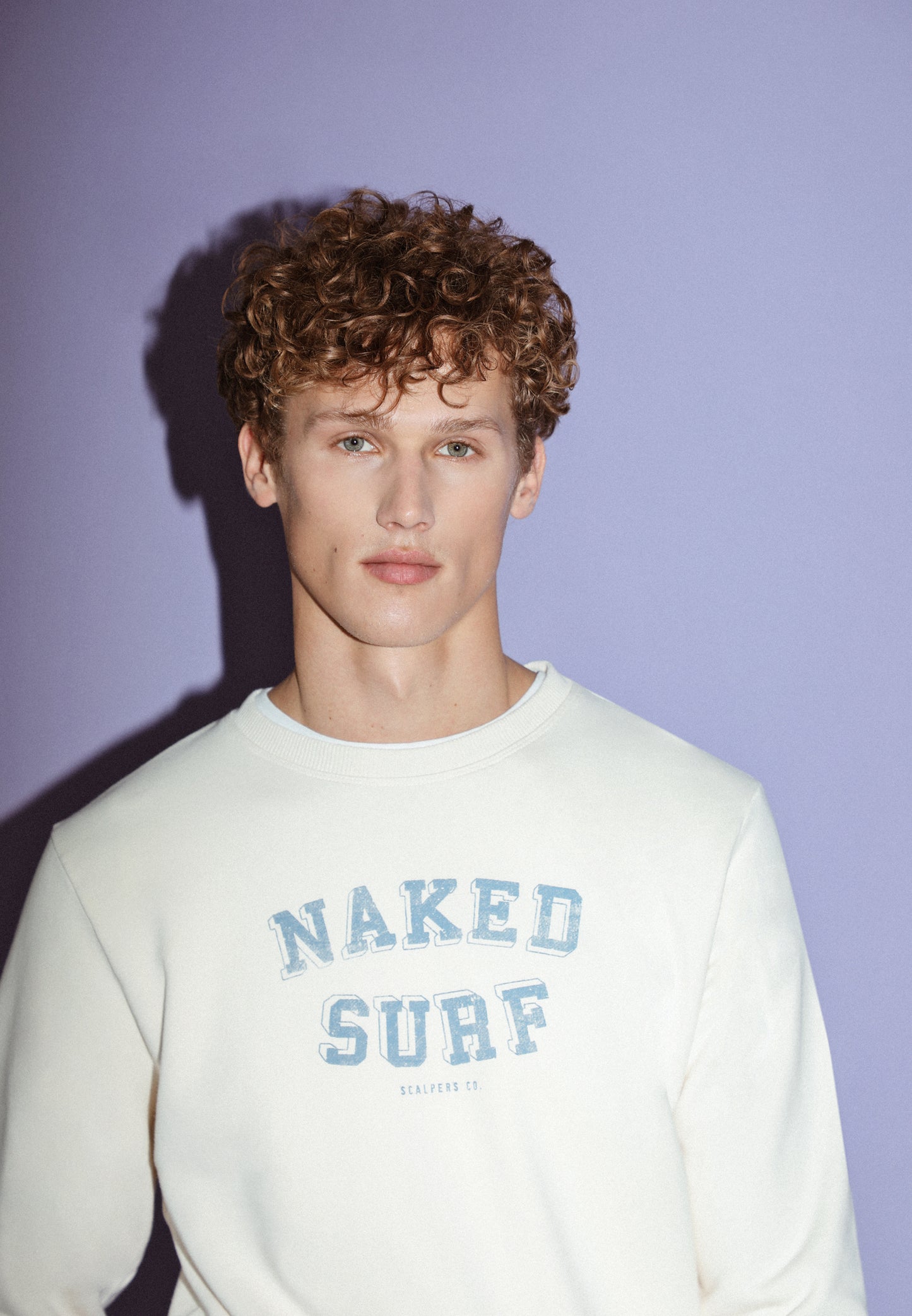 SUDADERA TEXTO CONTRASTE